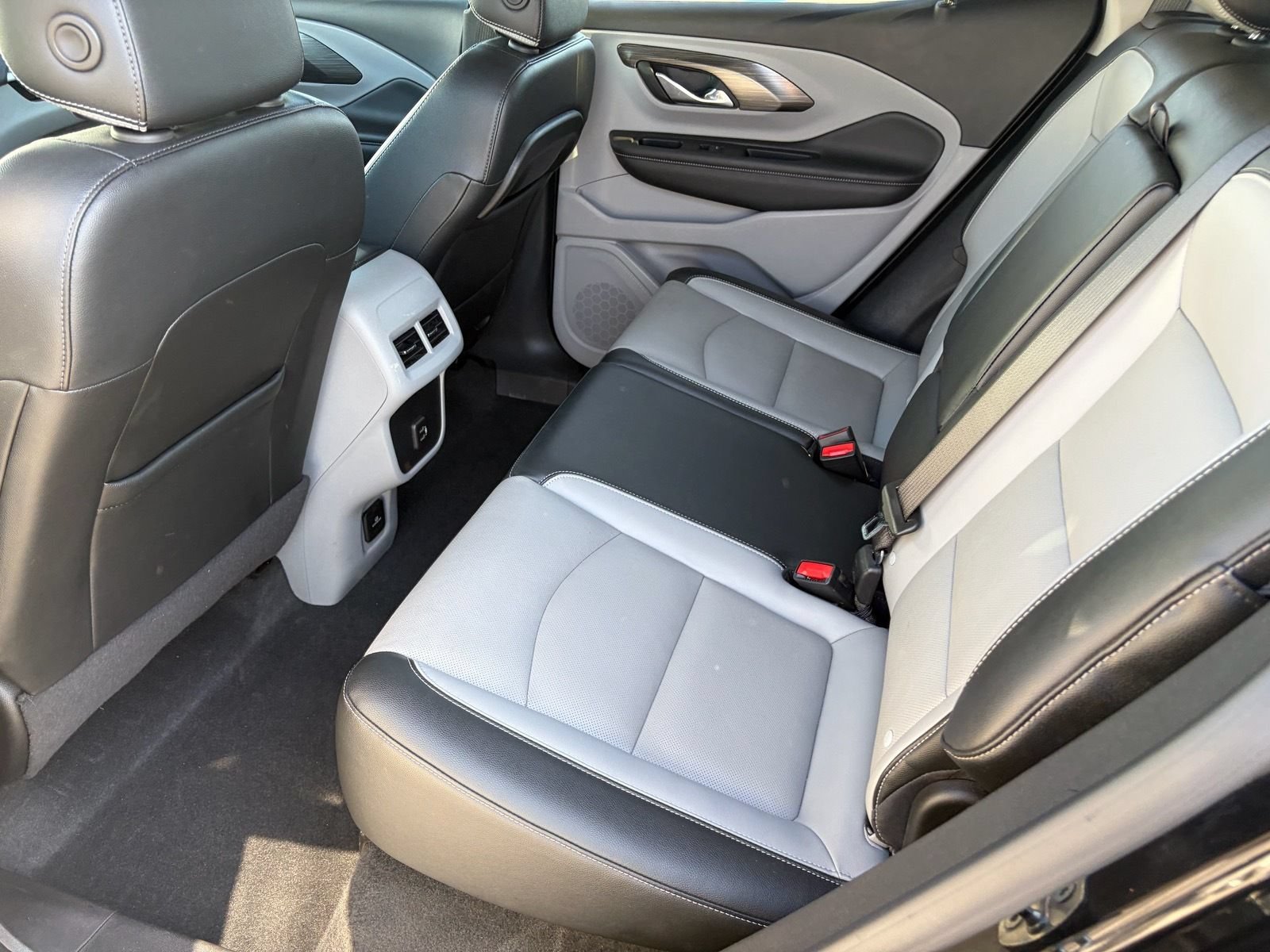 Used 2023 GMC Terrain SLT w/ LPO, Floor Liner Package AWD/4WD image 29