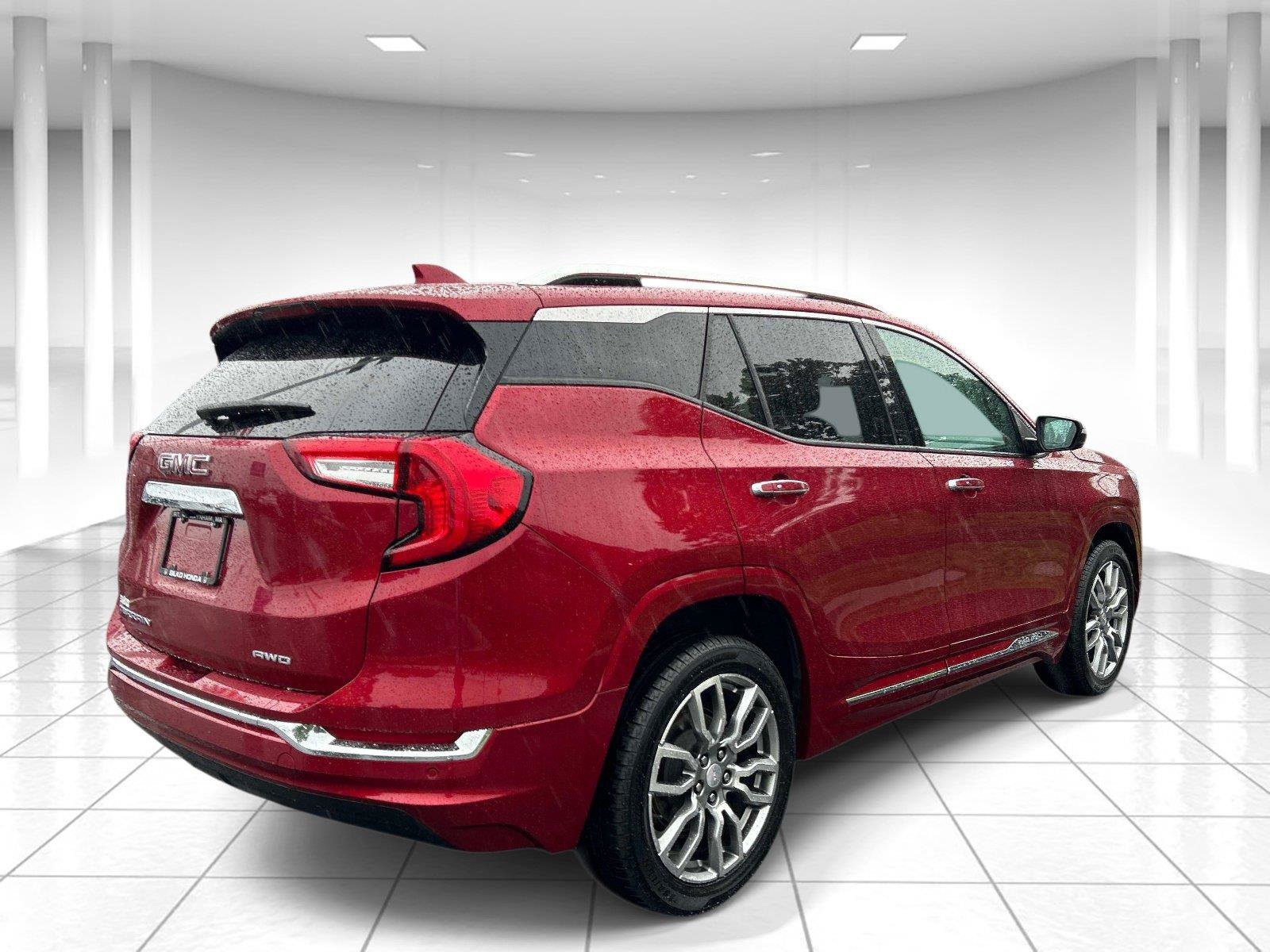 Used 2022 GMC Terrain Denali w/ Denali Premium Package AWD/4WD image 4