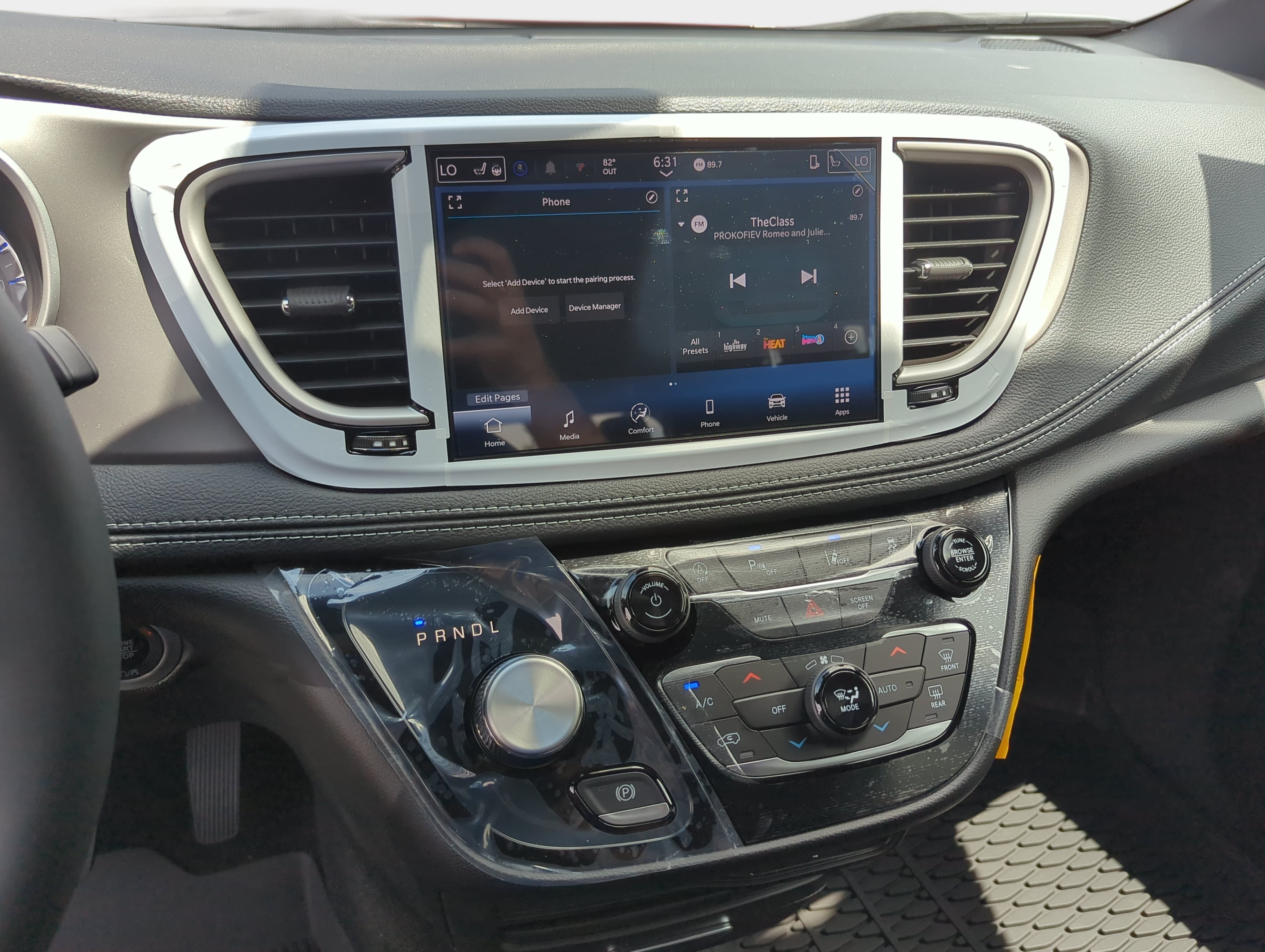 New 2027 Chrysler Pacifica Select AWD/4WD image 18