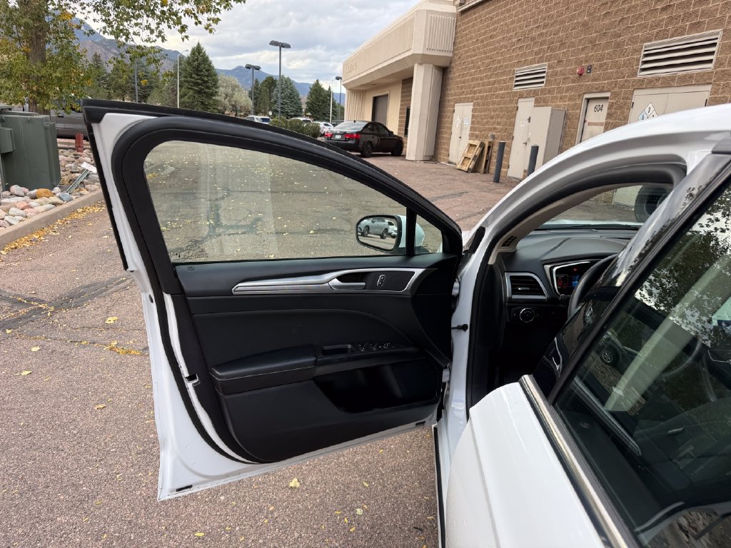 Used 2020 Ford Fusion SE FWD image 9