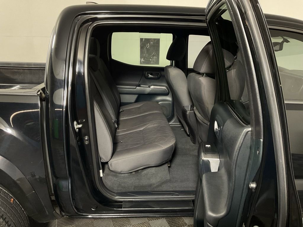 Used 2016 Toyota Tacoma TRD Sport image 32