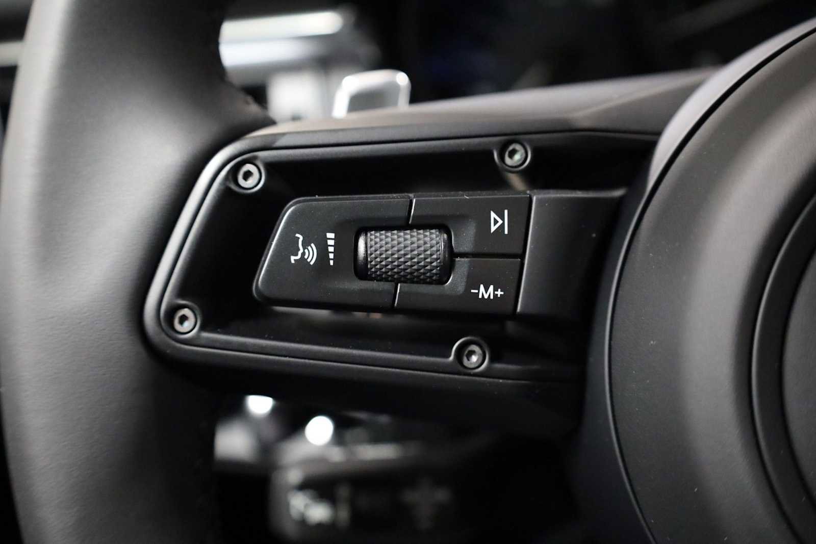 Certified 2025 Porsche Macan GTS image 27