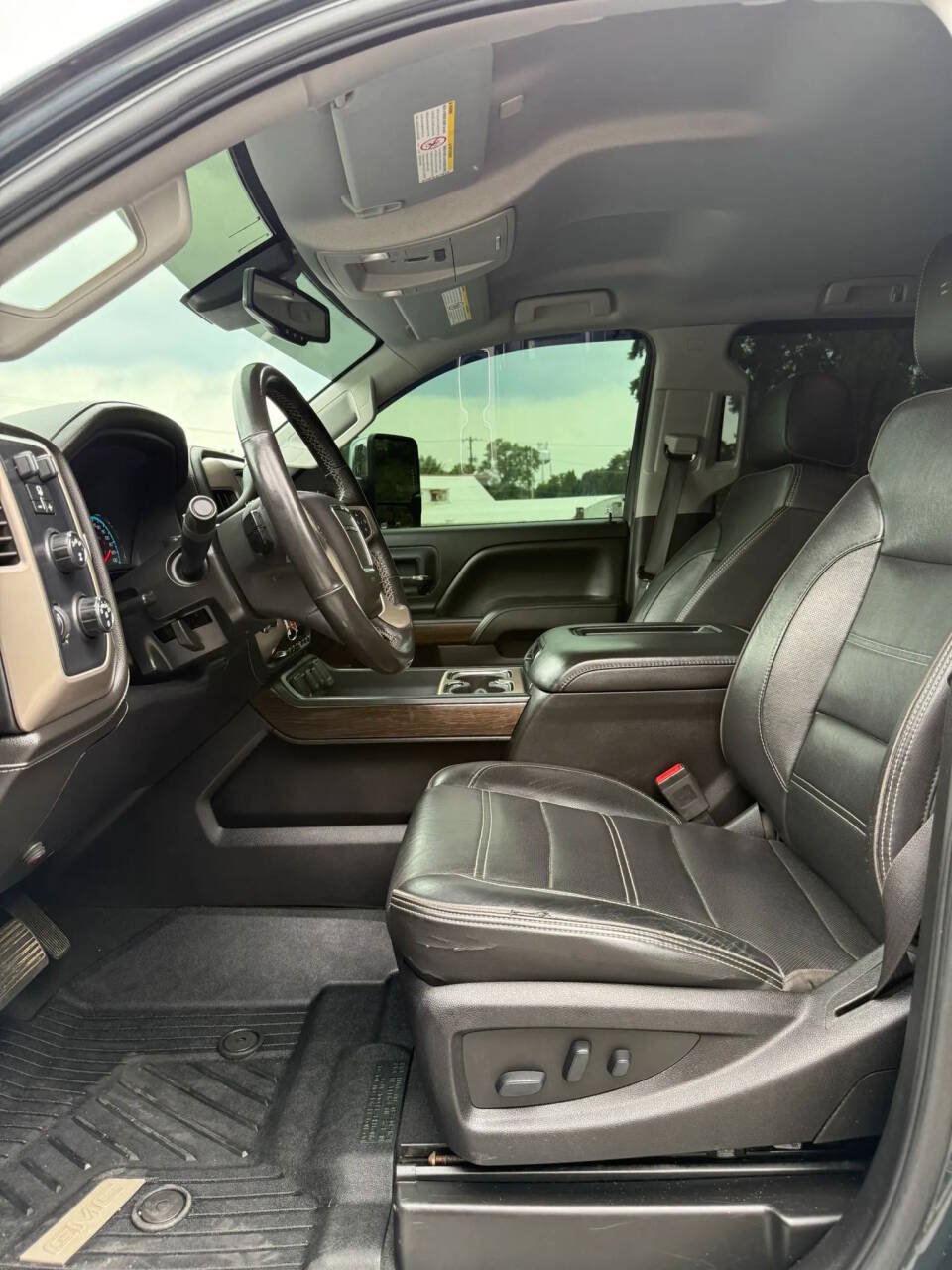Used 2019 GMC Sierra 2500 Denali w/ Duramax Plus Package AWD/4WD image 17