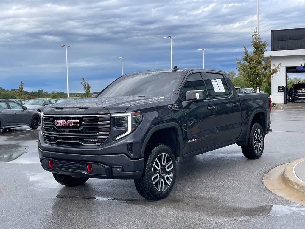 Used 2025 GMC Sierra 1500 AT4 w/ AT4 Premium Package AWD/4WD image 4