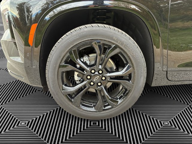 New 2027 Chevrolet Traverse RS w/ LPO, Floor Liner Package AWD/4WD image 9