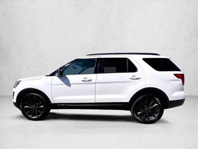 Used 2017 Ford Explorer XLT w/ Equipment Group 202A AWD/4WD image 6