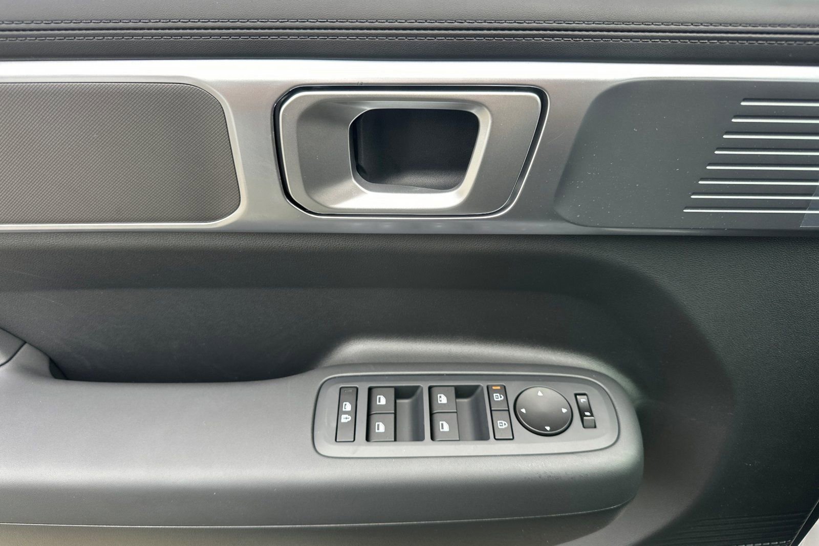 New 2026 Hyundai Santa Fe SE image 11