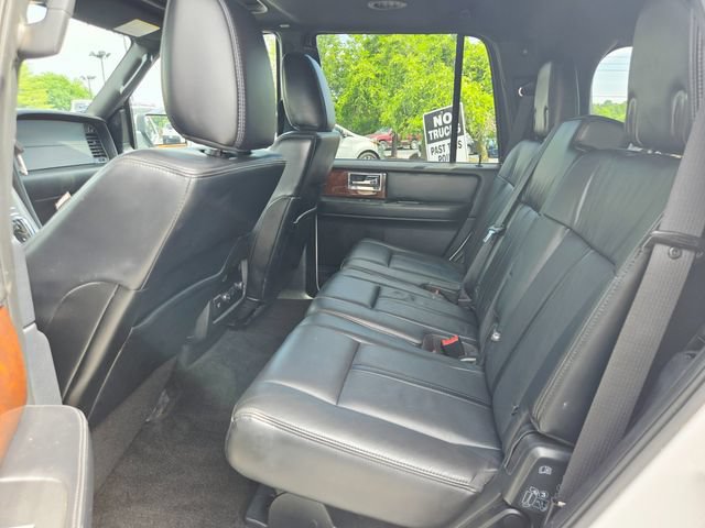 Used 2015 Lincoln Navigator 4WD image 17