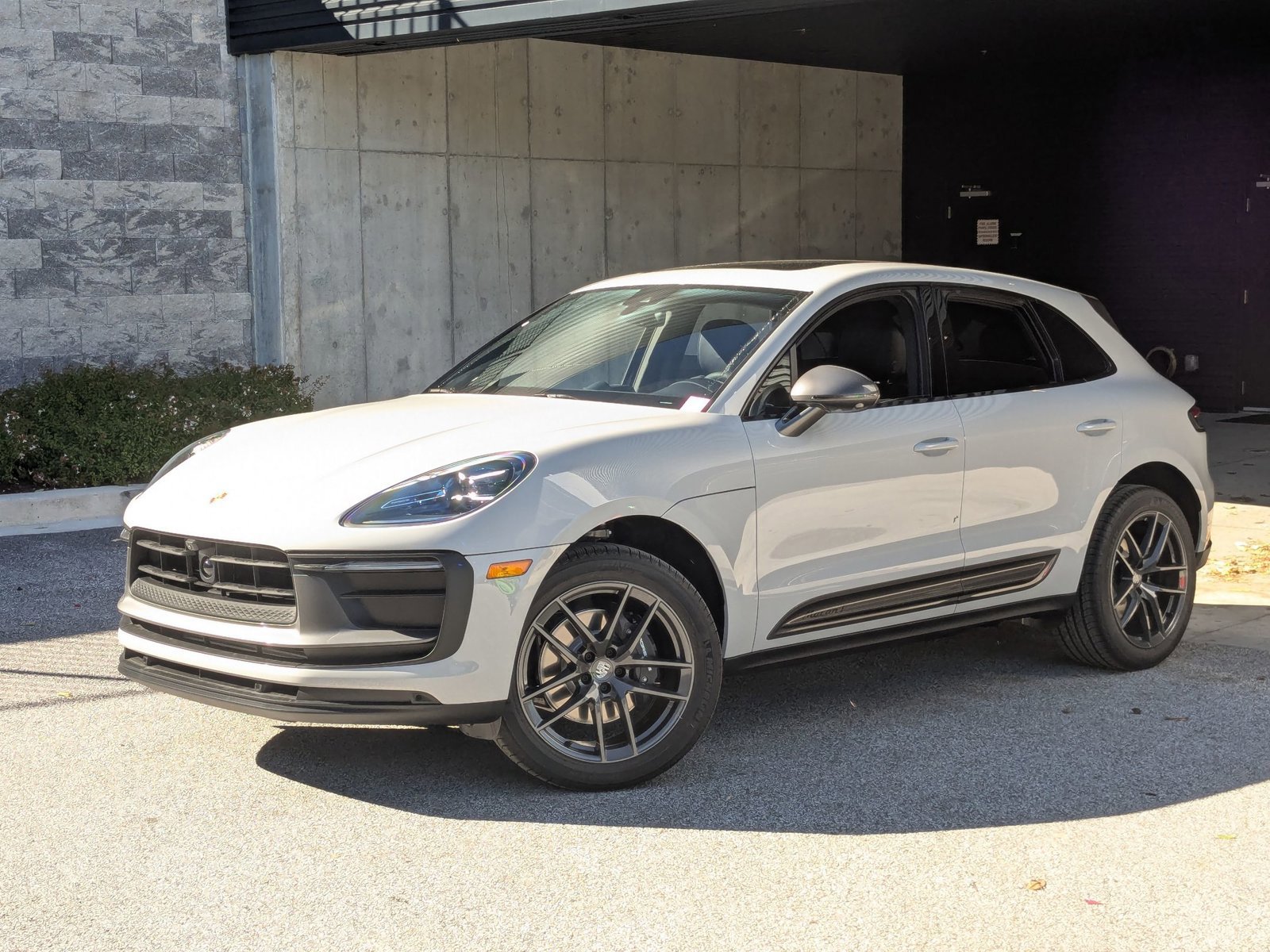New 2026 Porsche Macan Turbo AWD/4WD image 1