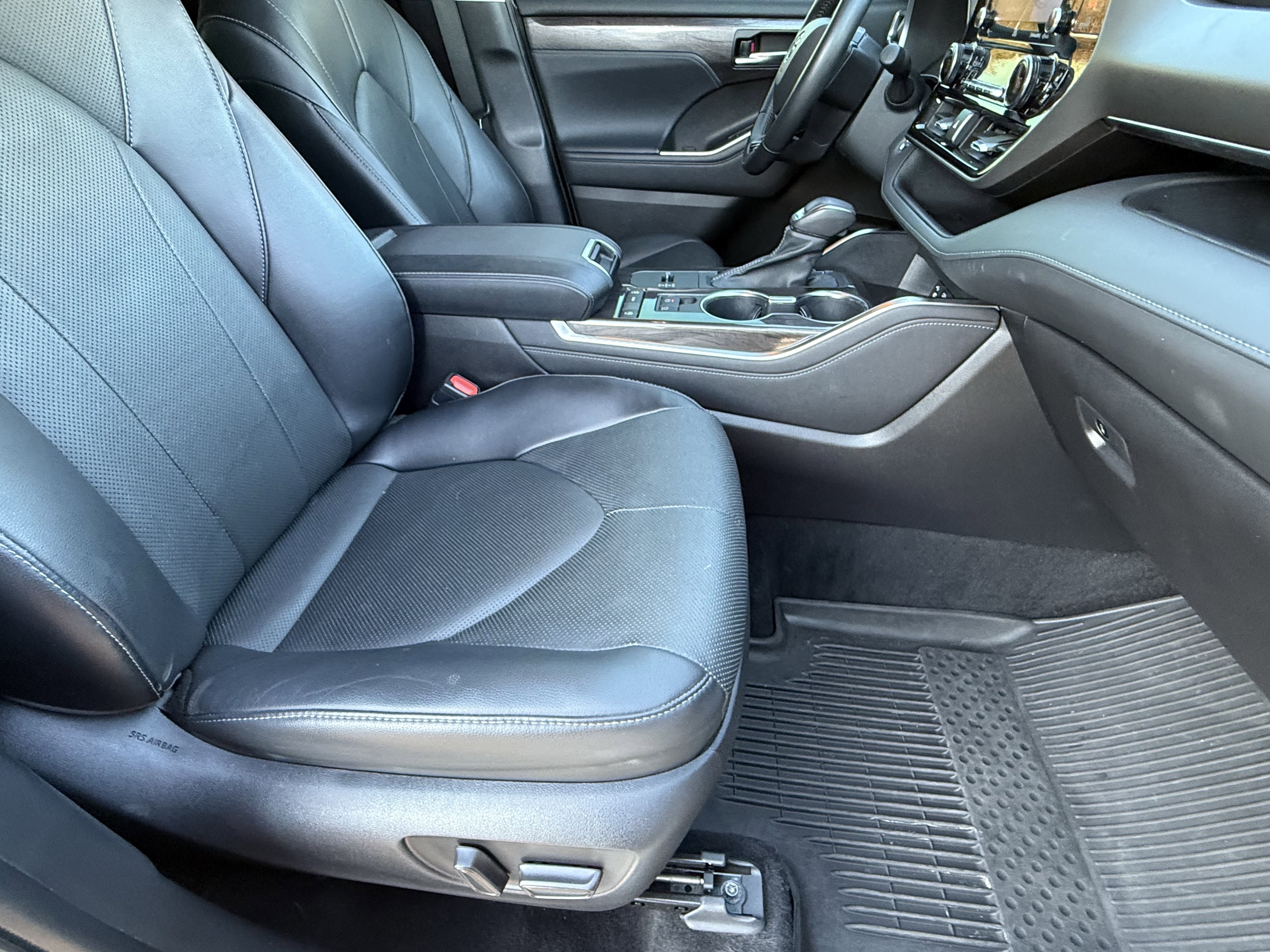 Used 2022 Toyota Highlander Limited image 14