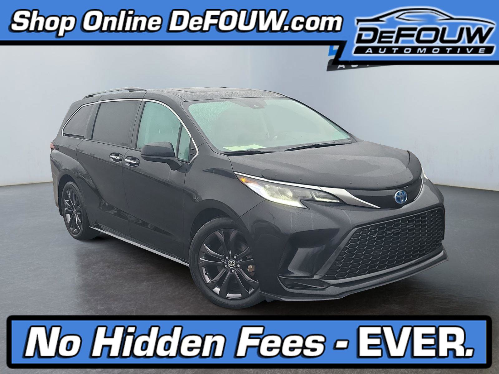 Used 2023 Toyota Sienna XLE image 1