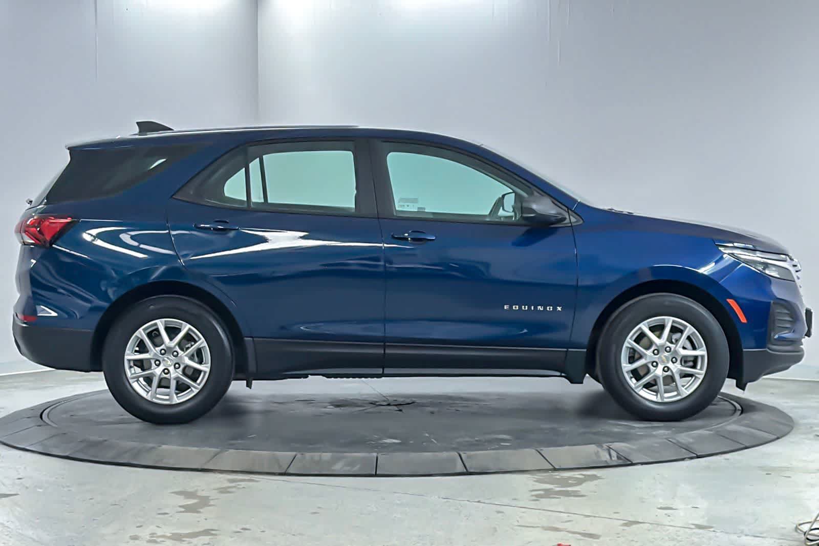 Used 2023 Chevrolet Equinox LS FWD image 8
