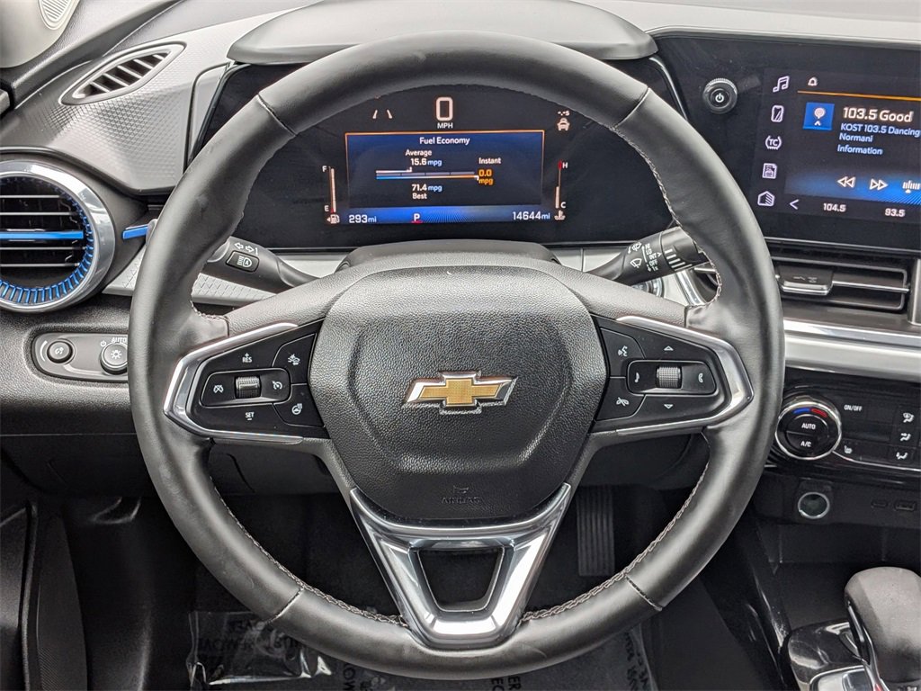 Used 2025 Chevrolet Trax LT w/ LT Convenience Package image 19