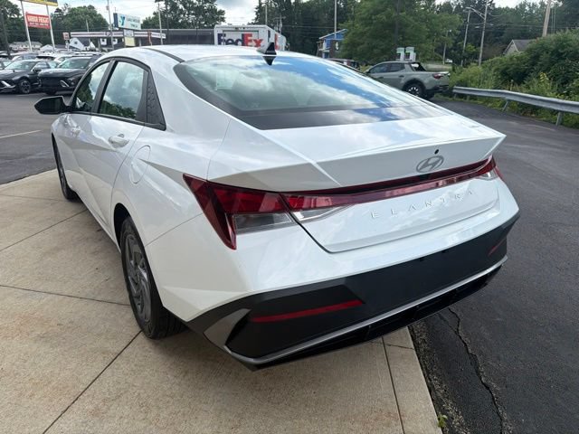 Used 2024 Hyundai Elantra SEL FWD image 15