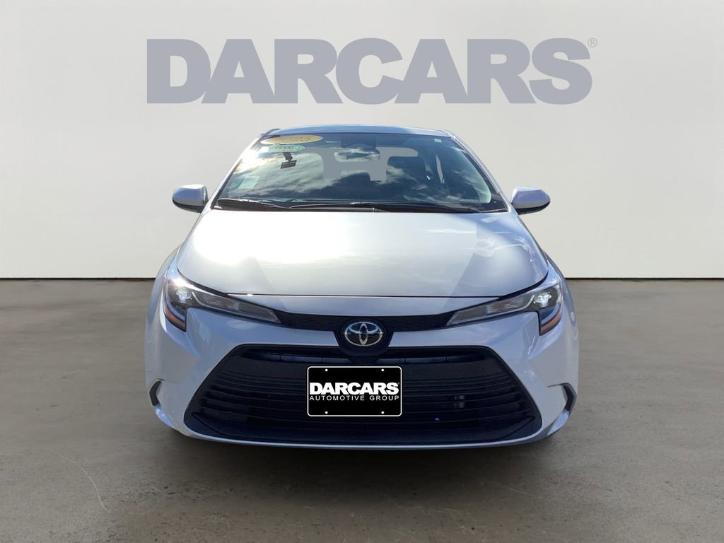 Used 2025 Toyota Corolla LE image 2