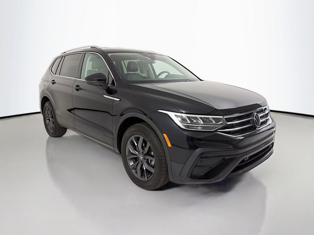 Used 2023 Volkswagen Tiguan SE FWD image 1