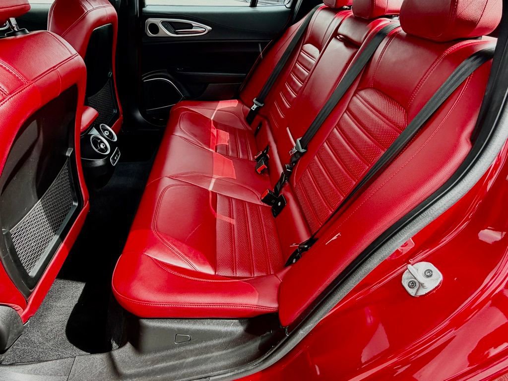 Used 2023 Alfa Romeo Giulia Veloce RWD image 30