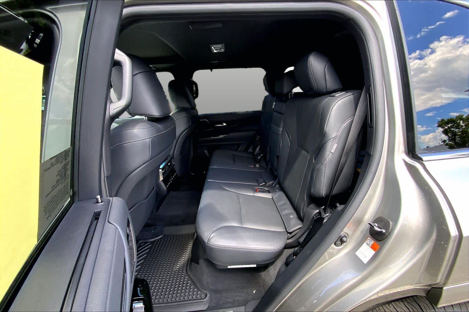 New 2026 Lexus LX 600 4WD w/ Luxury Package image 23