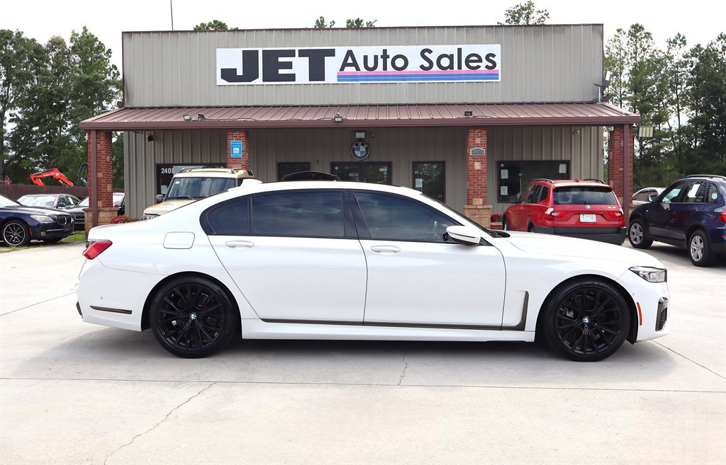 Used 2020 BMW 740i w/ M Sport Package RWD image 8