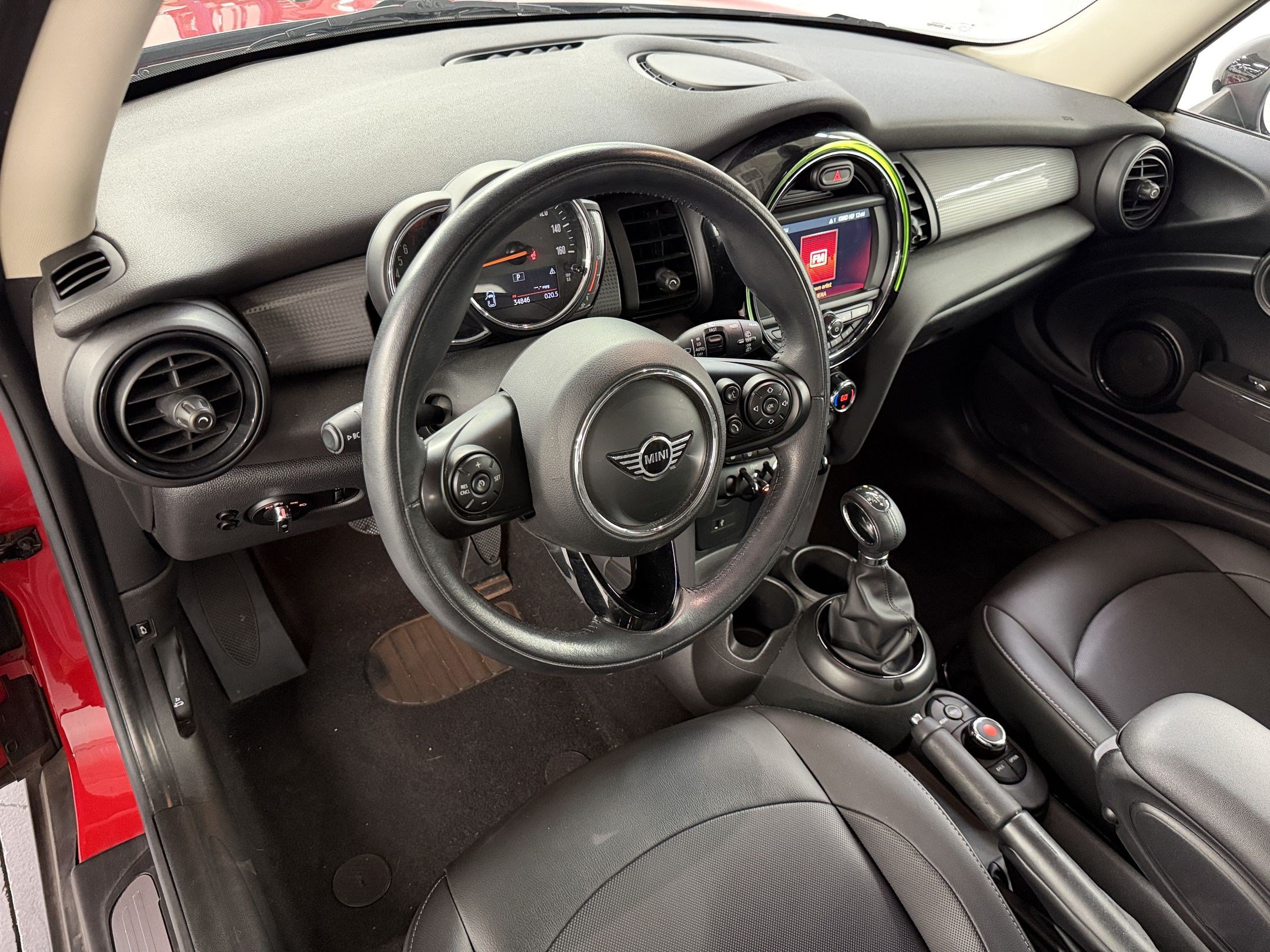 Used 2019 MINI Cooper 2-Door Hardtop w/ Signature Upholstery Package FWD image 4
