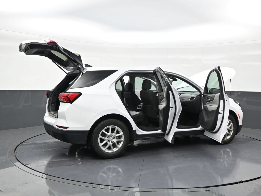 Used 2023 Chevrolet Equinox LS FWD image 28