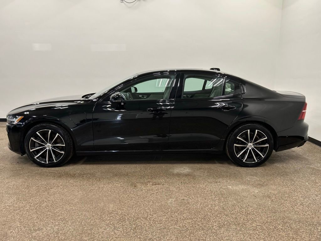Used 2023 Volvo S60 T8 Plus image 2