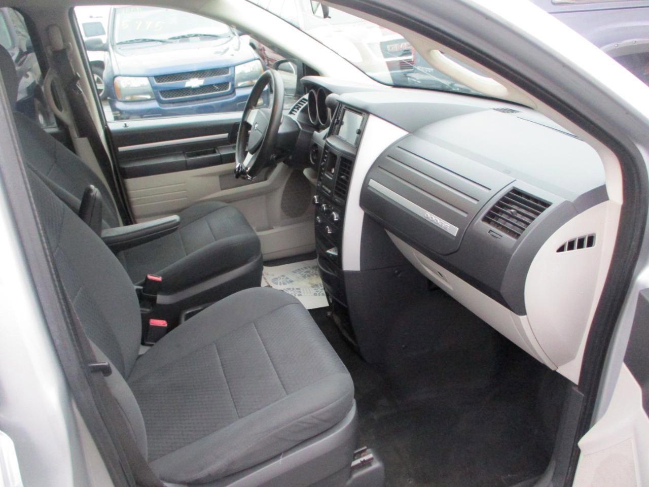 Used 2010 Dodge Grand Caravan SE FWD image 7