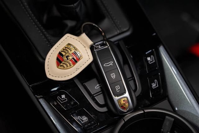 Used 2025 Porsche 911 Carrera T RWD image 21