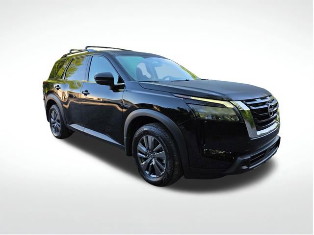 Used 2024 Nissan Pathfinder SV w/ SV Premium Package image 2