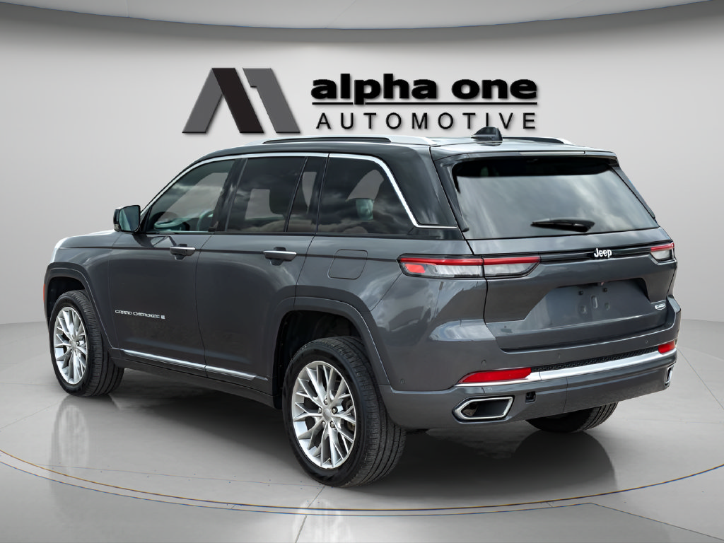 Used 2023 Jeep Grand Cherokee Summit w/ Luxury Tech Group V RWD image 10