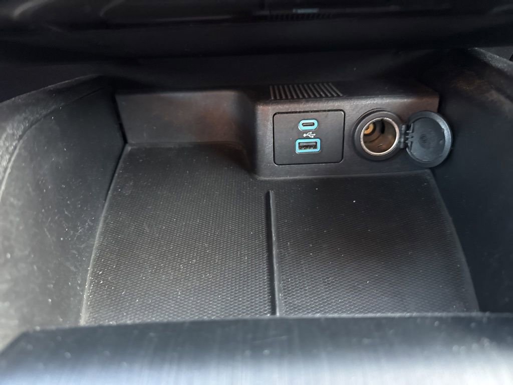 Used 2022 Ford Escape SE image 28