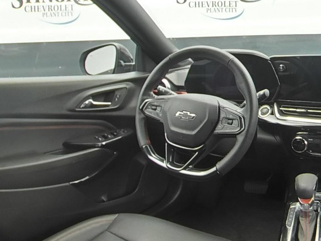 Used 2024 Chevrolet Trax RS w/ Sunroof Package FWD image 16