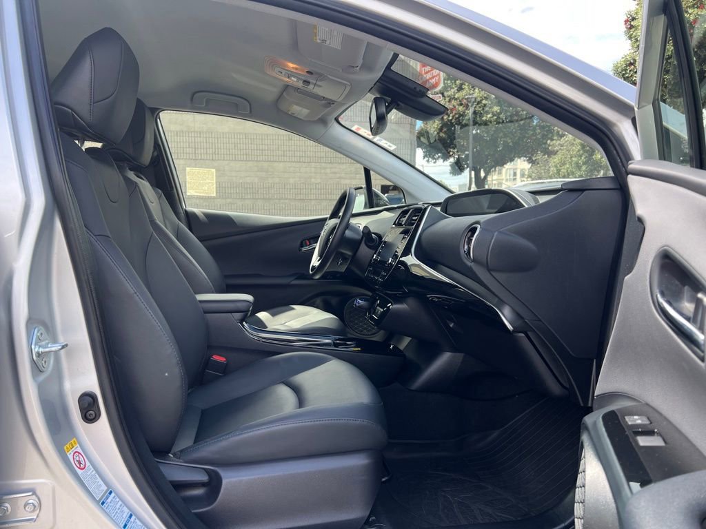 Used 2022 Toyota Prius AWD image 20