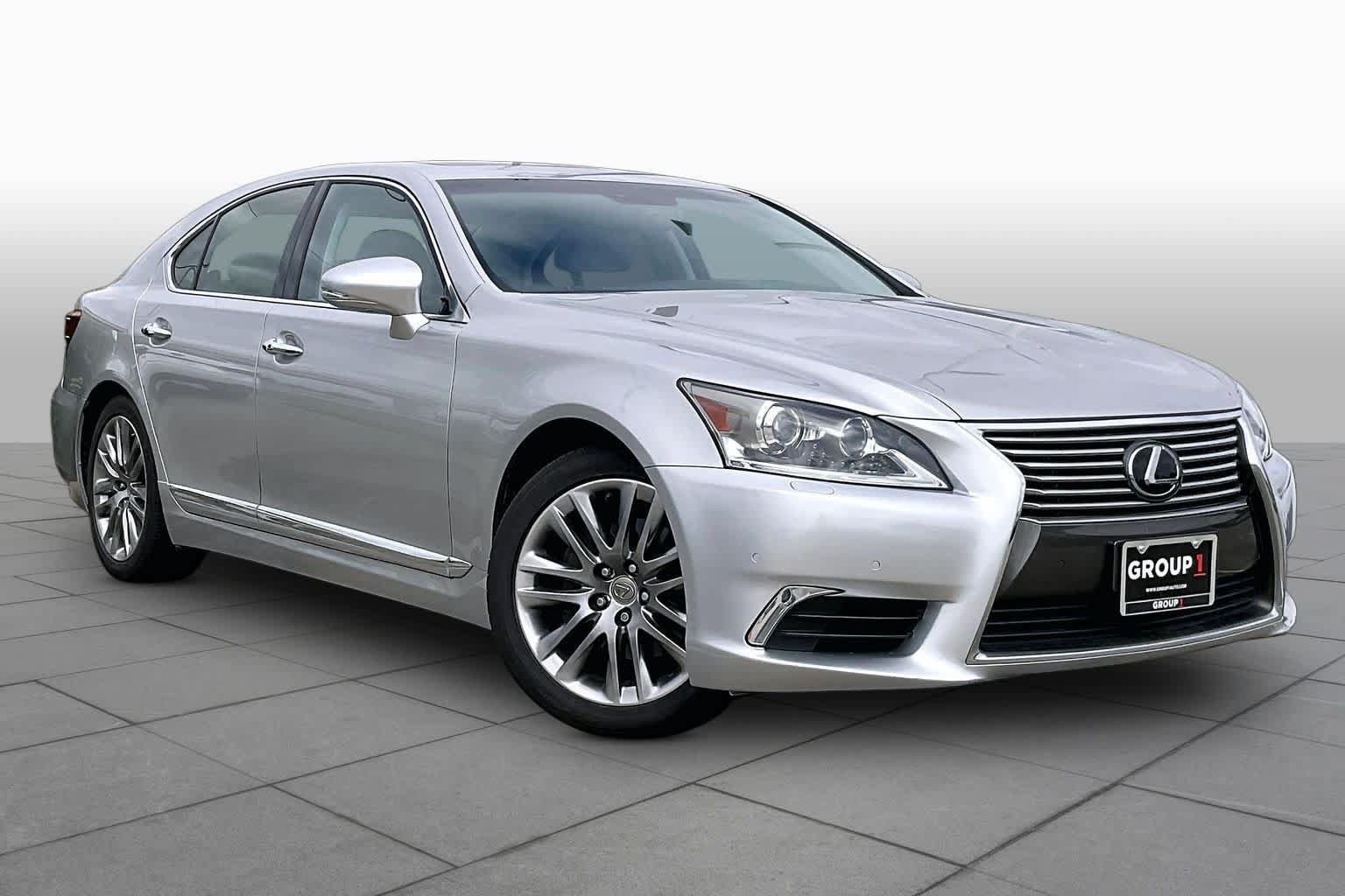 Used 2017 Lexus LS 460 w/ Comfort Package RWD image 3