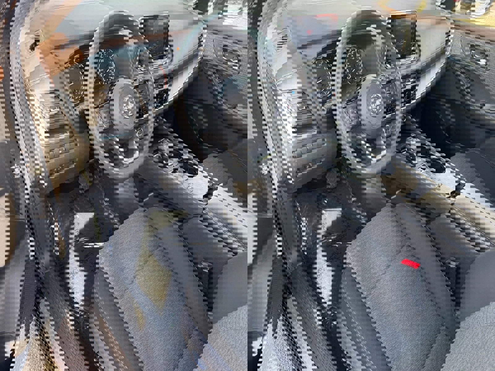 Used 2023 Nissan Rogue SV image 17