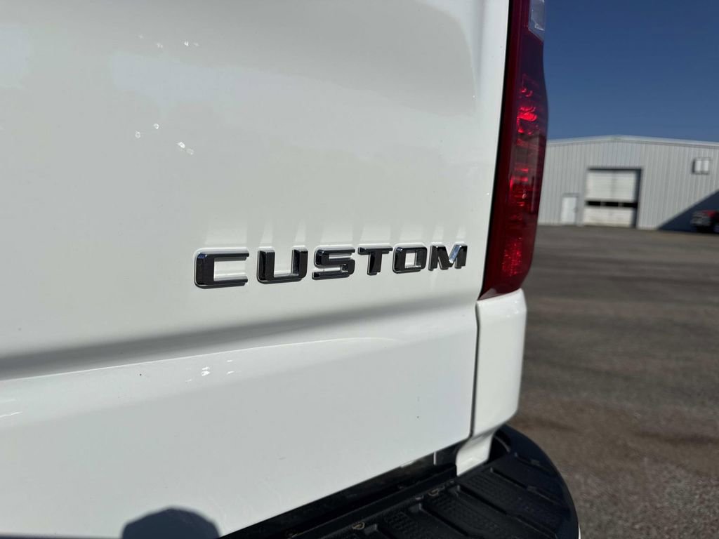 Used 2025 Chevrolet Silverado 1500 Custom image 11