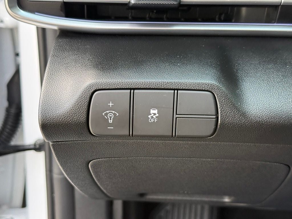 Certified 2024 Hyundai Elantra SEL FWD image 25