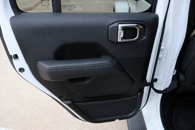 Used 2023 Jeep Wrangler Sahara image 14