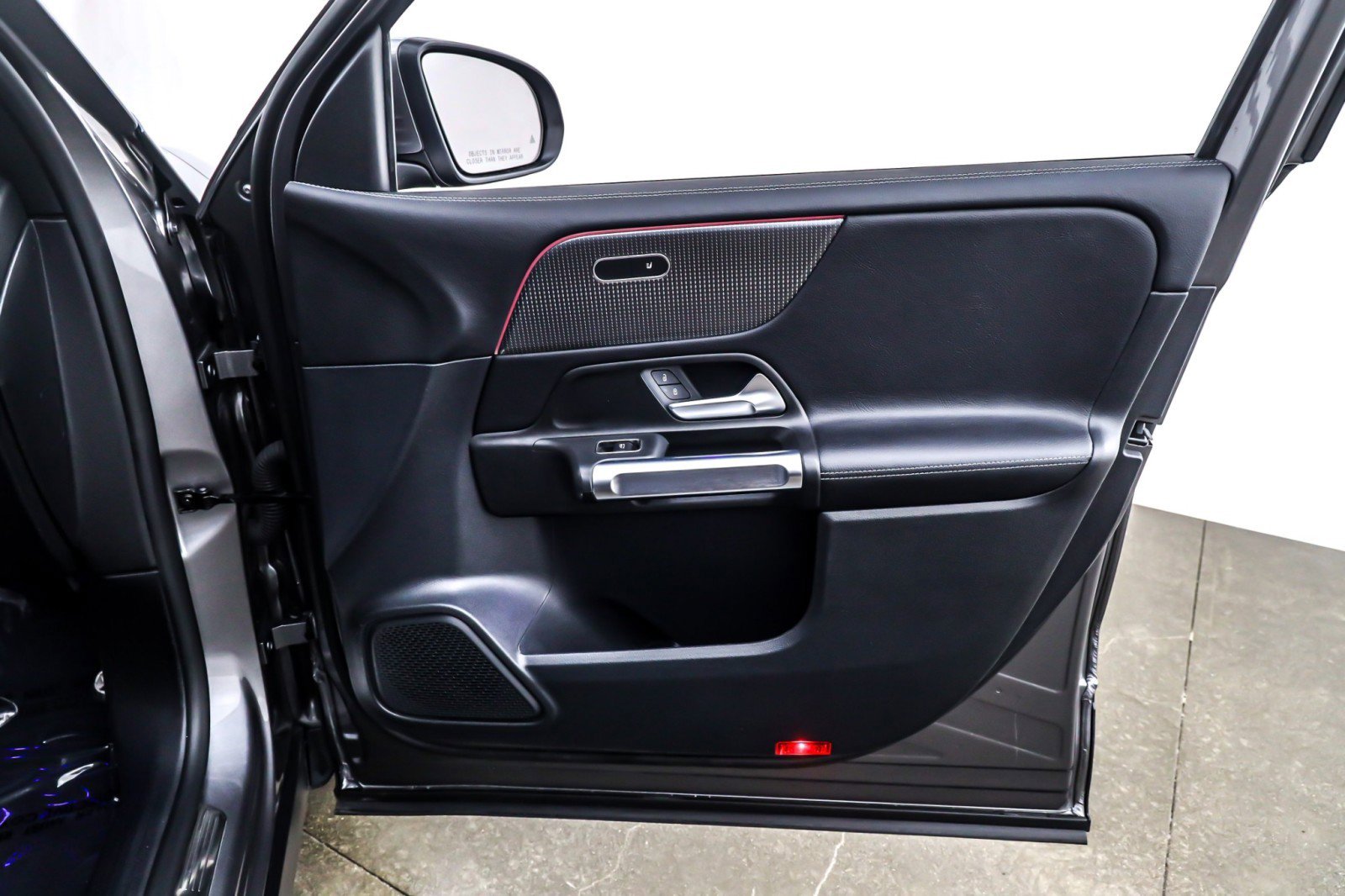 Used 2022 Mercedes-Benz GLB 250 4MATIC image 23