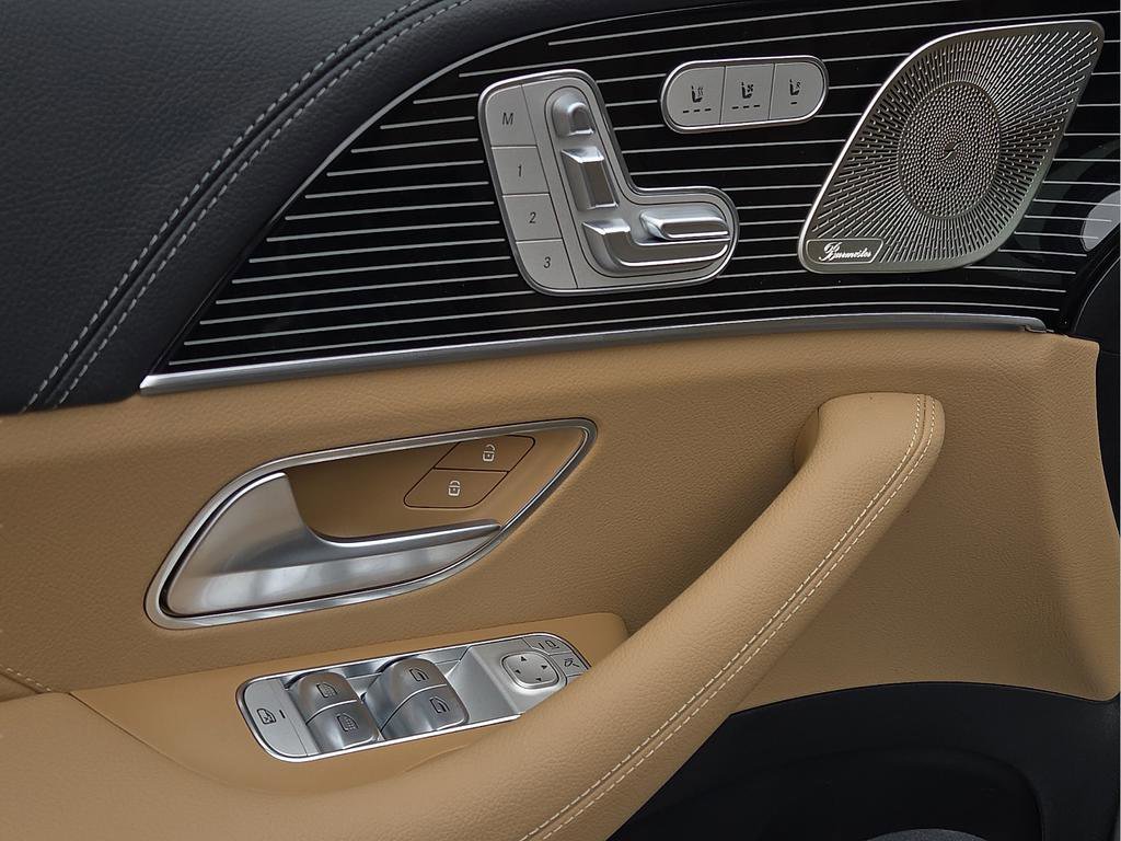 New 2026 Mercedes-Benz GLS 580 4MATIC image 17