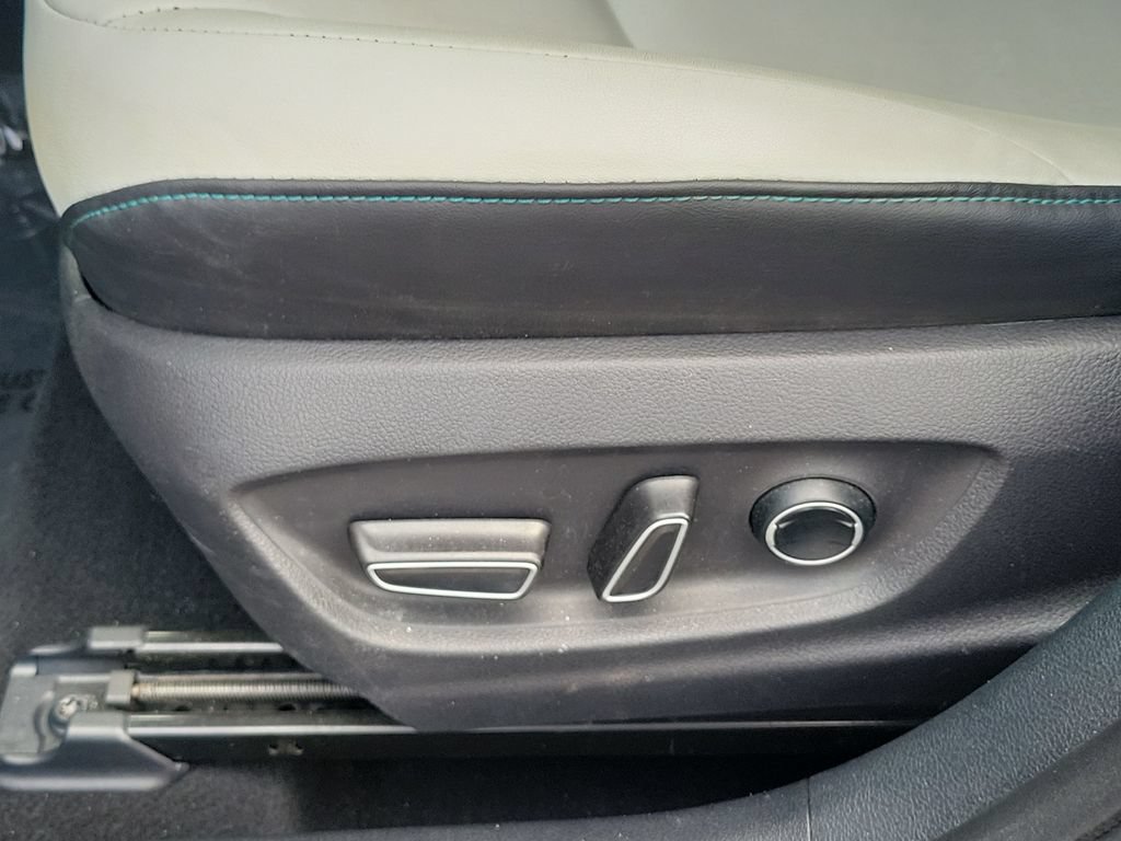 Used 2017 Toyota Prius Four FWD image 22