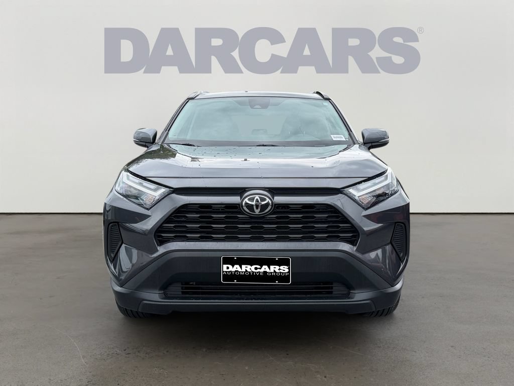 Used 2025 Toyota RAV4 XLE AWD/4WD image 2
