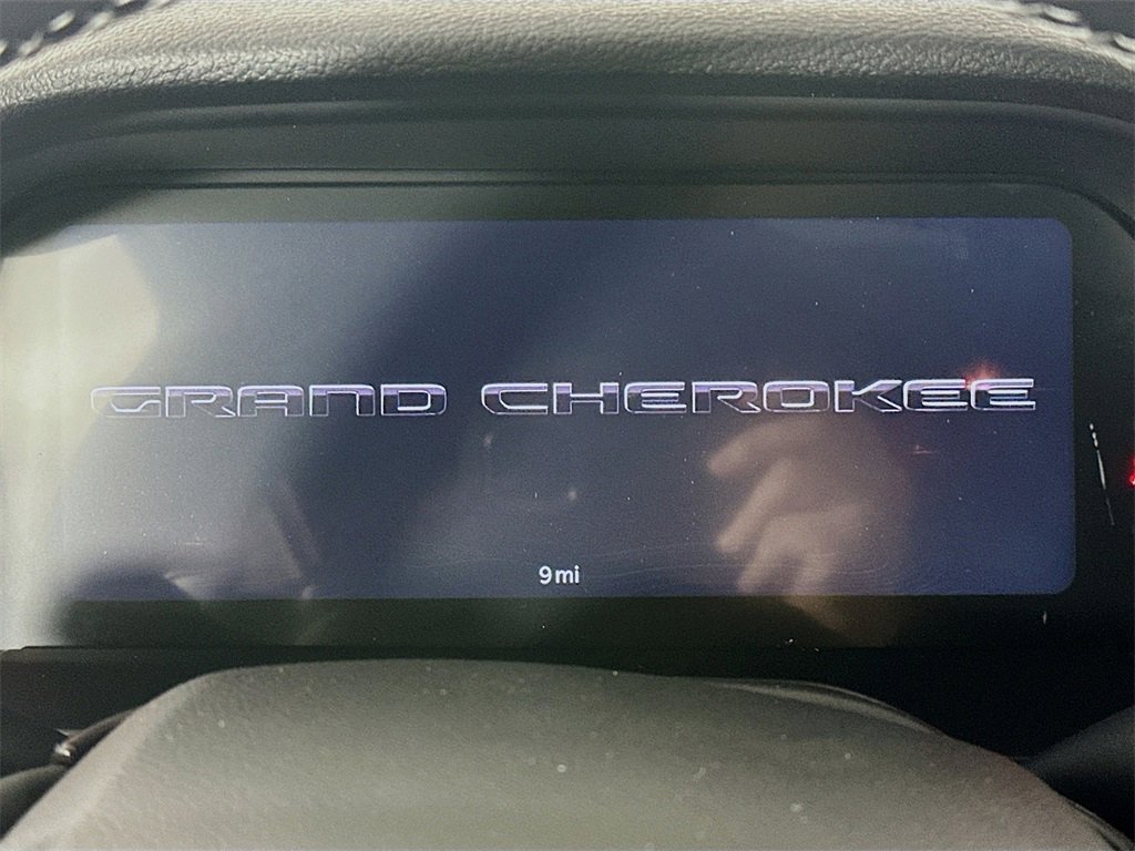 New 2025 Jeep Grand Cherokee Laredo X image 11