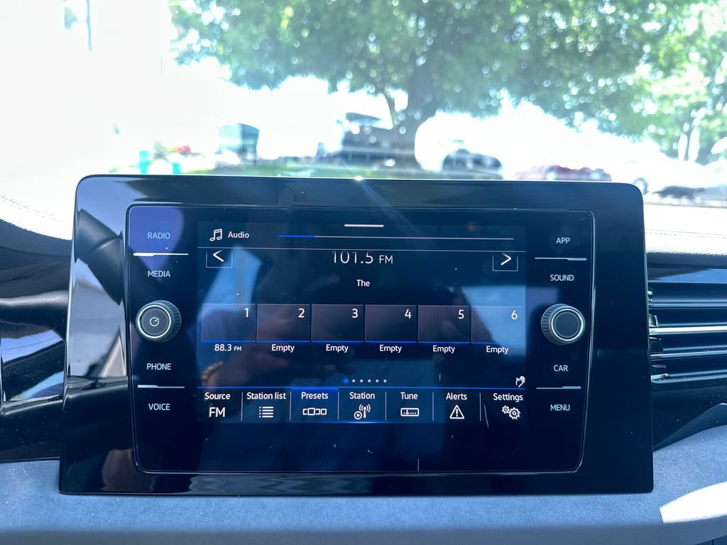 Used 2025 Volkswagen Jetta SE w/ Sunroof Package FWD image 45