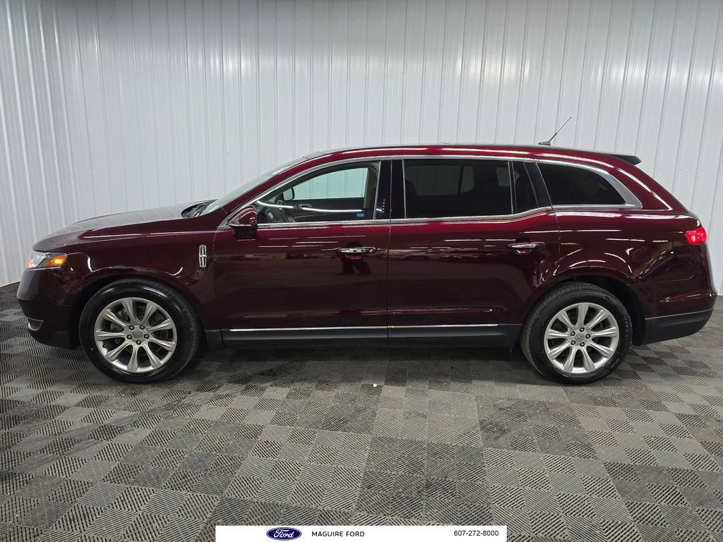 Used 2017 Lincoln MKT AWD image 6