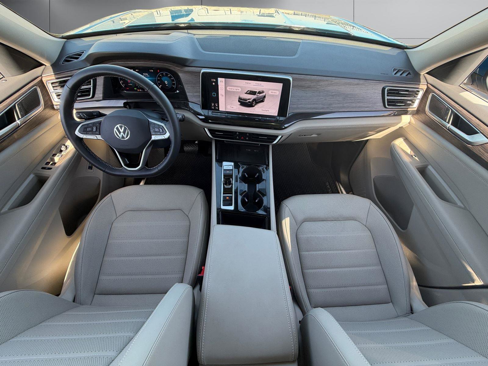 Used 2025 Volkswagen Atlas SEL AWD/4WD image 12