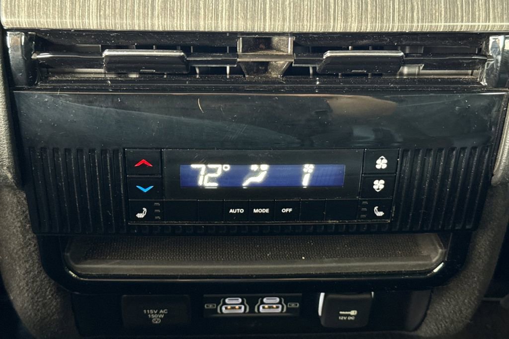 Used 2024 Jeep Wagoneer Series II w/ Flexible Seating Group image 19