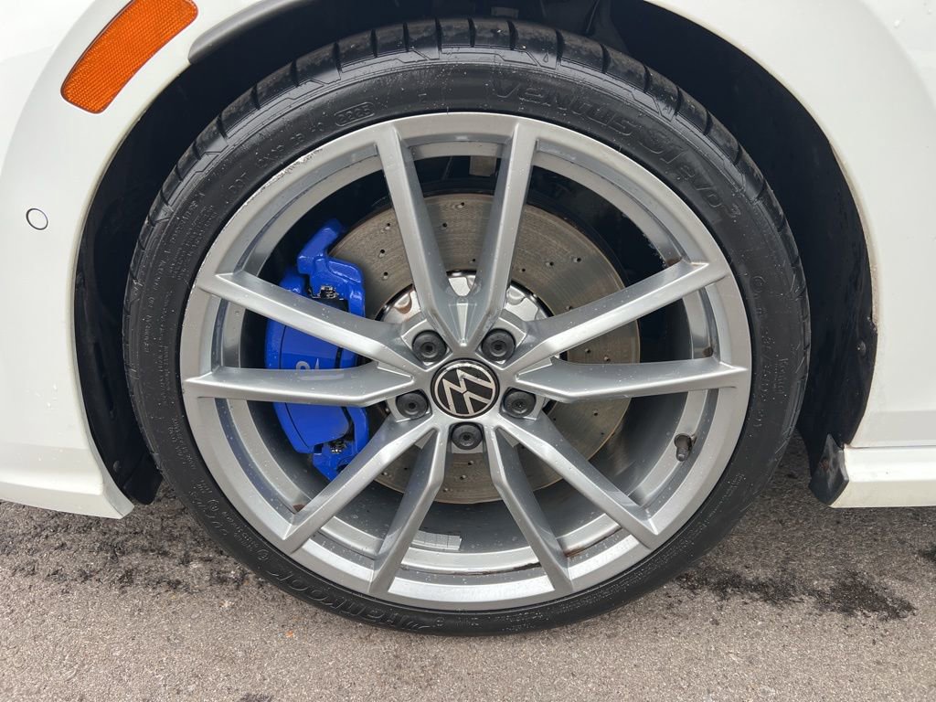 Used 2024 Volkswagen Golf R image 8