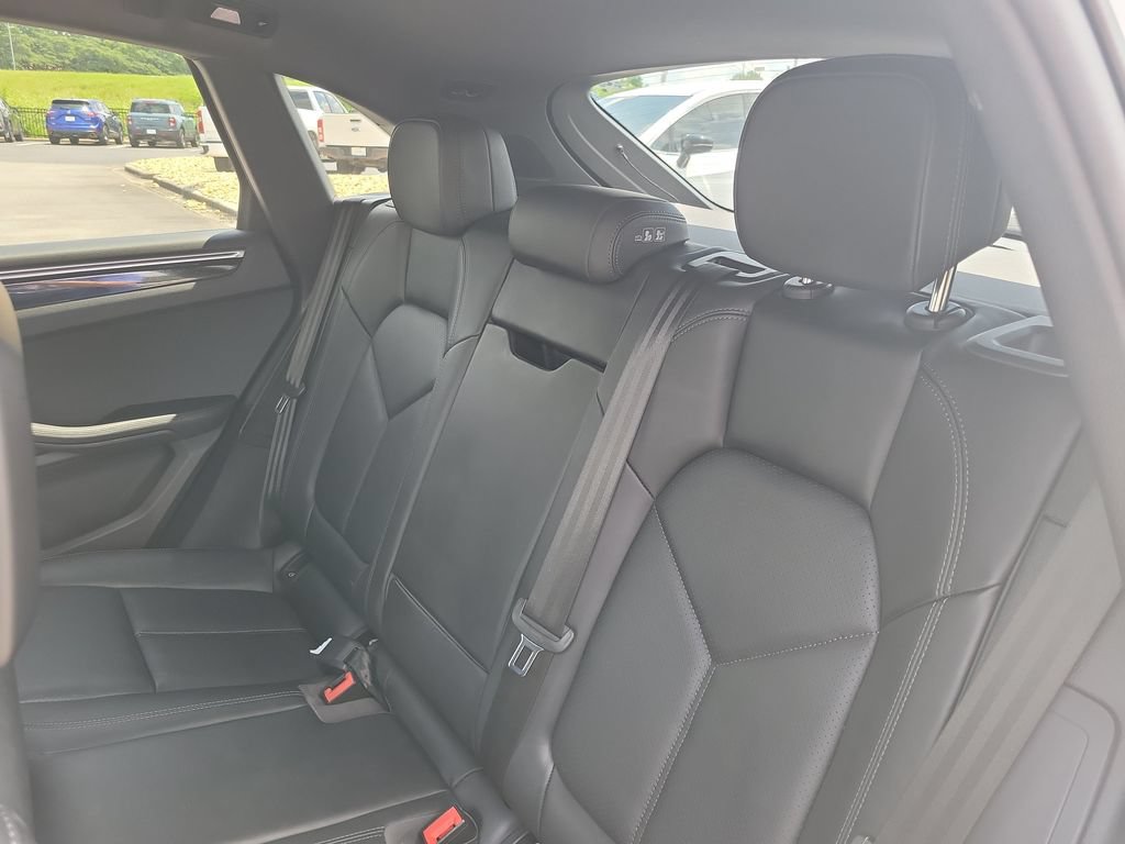 Used 2024 Porsche Macan Turbo AWD/4WD image 29