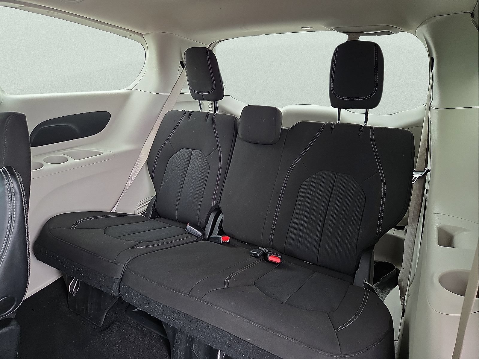 Used 2023 Chrysler Voyager LX FWD image 10